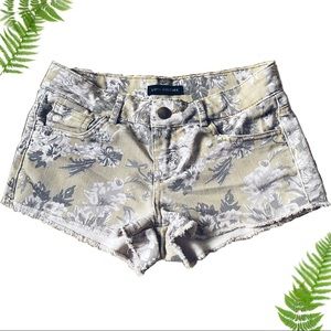 LOVE CULTURE | Floral Print Jean Shorts